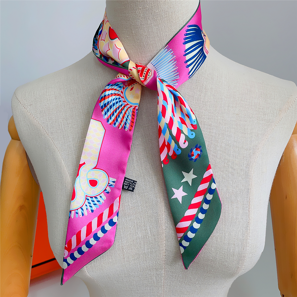 Brand Design Twill 100% Silk S - Scarf Silk Square ulasan dan harga